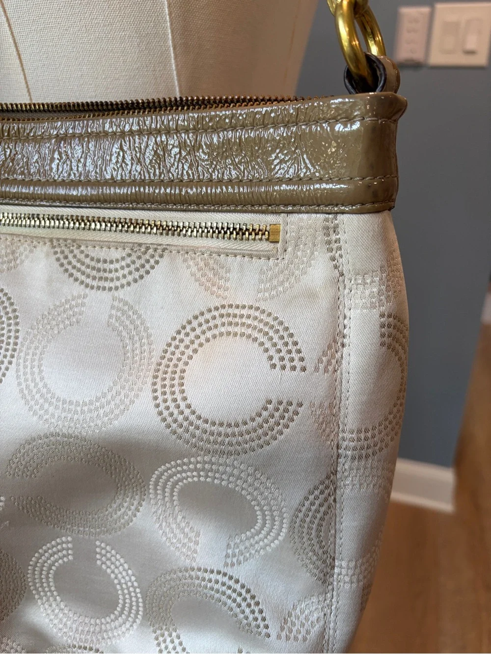 Coach Op Art Sateen Zip Hobo F20088 Ivory Taupe Patent Leather Shoulder Bag